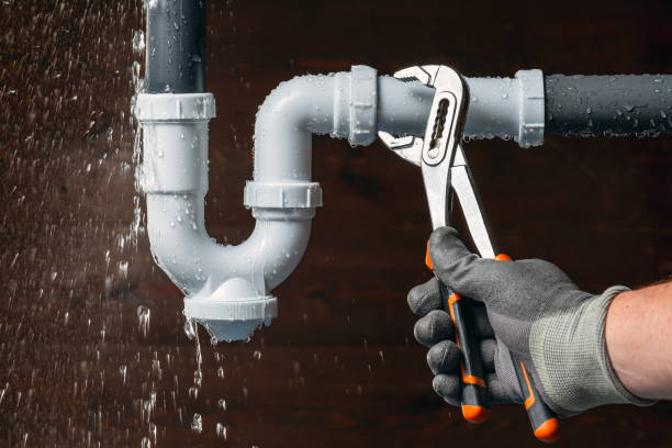 Professional Emergency Plumber technician working in Aledo, IL